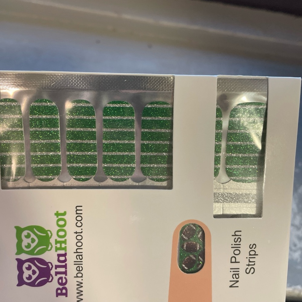 Sparkling Green Nail Polish Strips